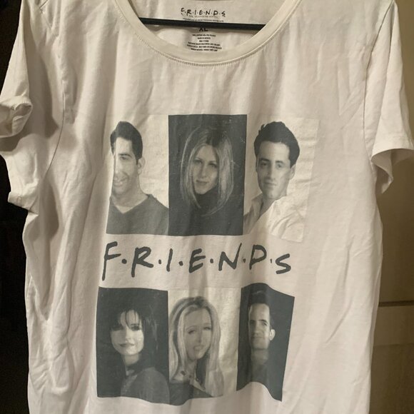FRIENDS Tops - FRIENDS Graphic Women's Size XL Short Sleeve T Shirt